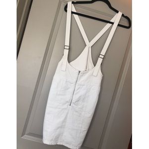 | overall dress |